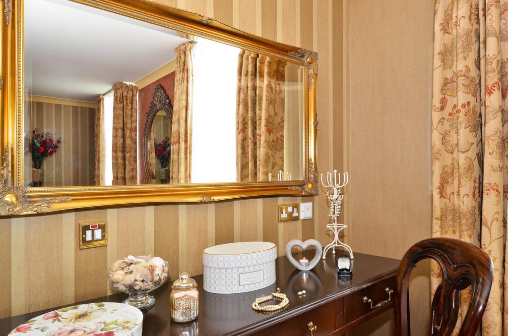 โฮเท็ล นิวพอร์ต Hotel ภายนอก รูปภาพ