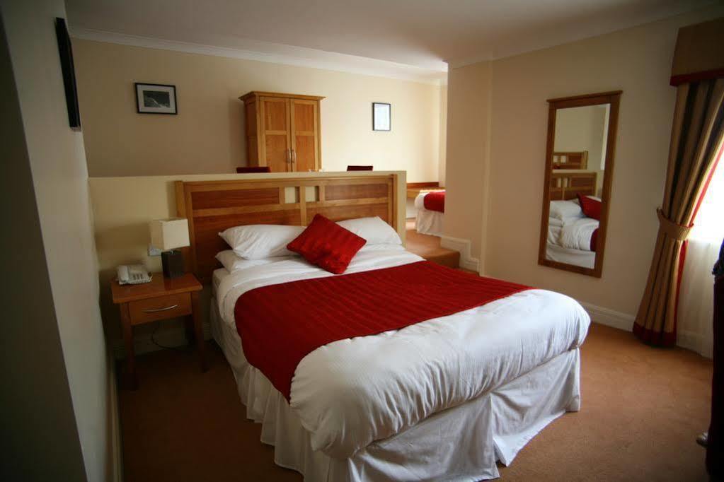 โฮเท็ล นิวพอร์ต Hotel ภายนอก รูปภาพ