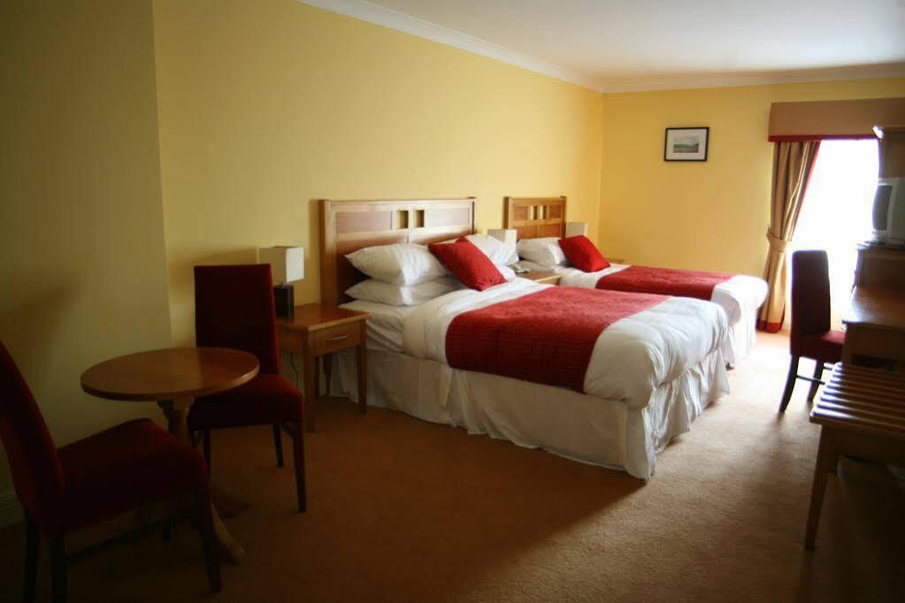 โฮเท็ล นิวพอร์ต Hotel ภายนอก รูปภาพ